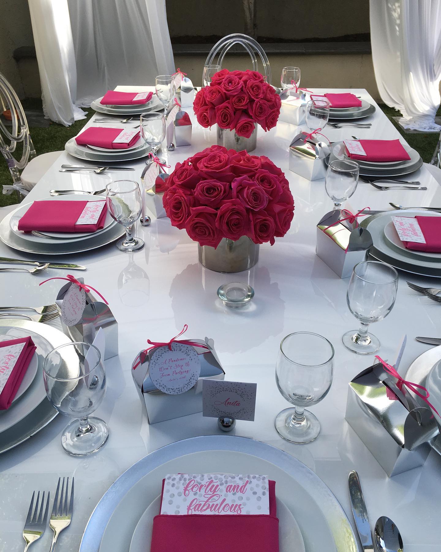White GLOSSY DINNING TABLE