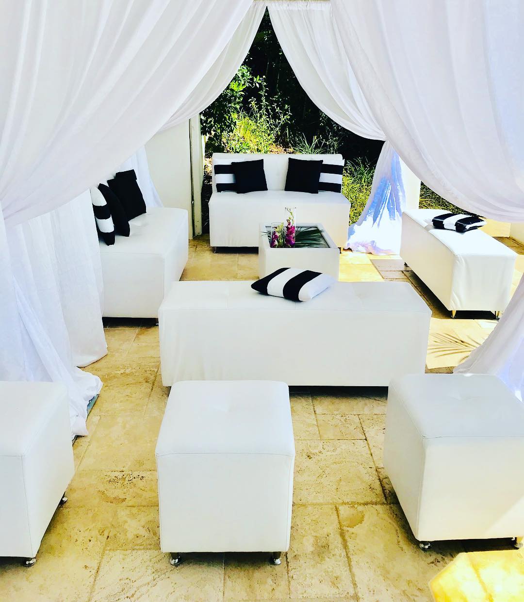 THE BEVERLY Pool ( 30 PEOPLE / 18 pcs )