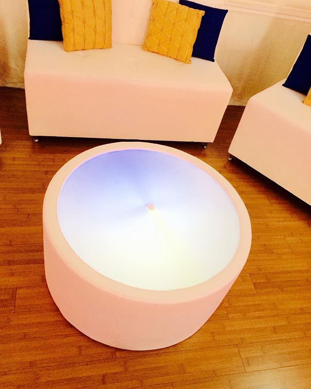 Led BIG Round Table D34"x34"xH17" - (Changing Colors)