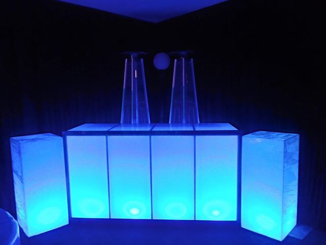 Led Acrylic Lighted Cocktail Table (Changing Colors)