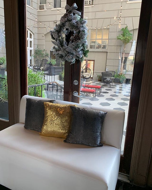 The White / 60 PEOPLE