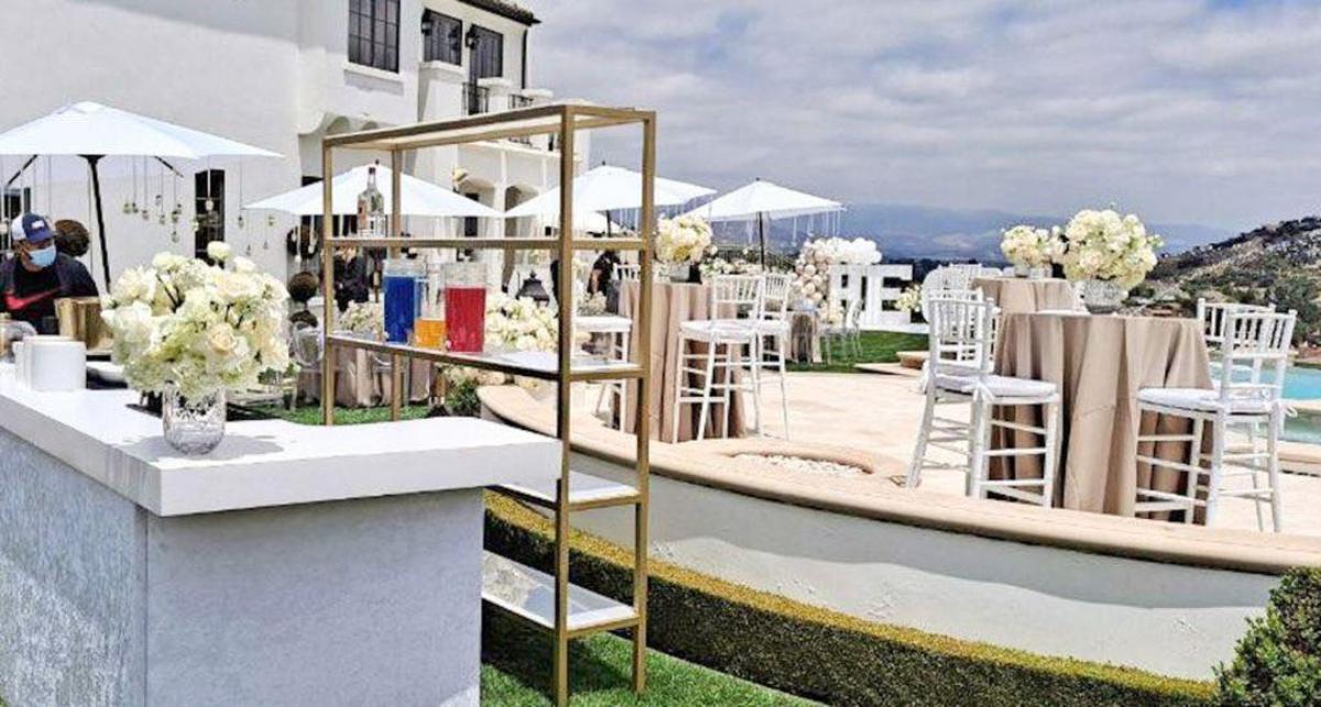 The White SWAN Bar 12'