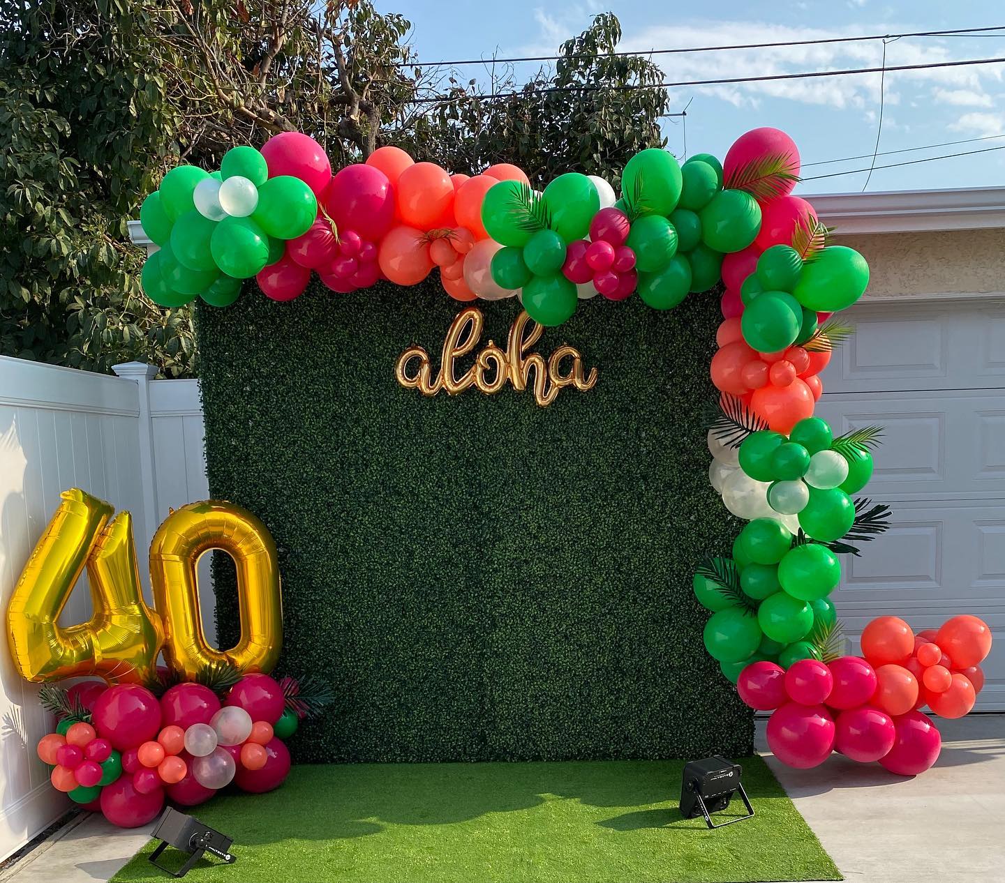 Hedge Backdrop & Balloons