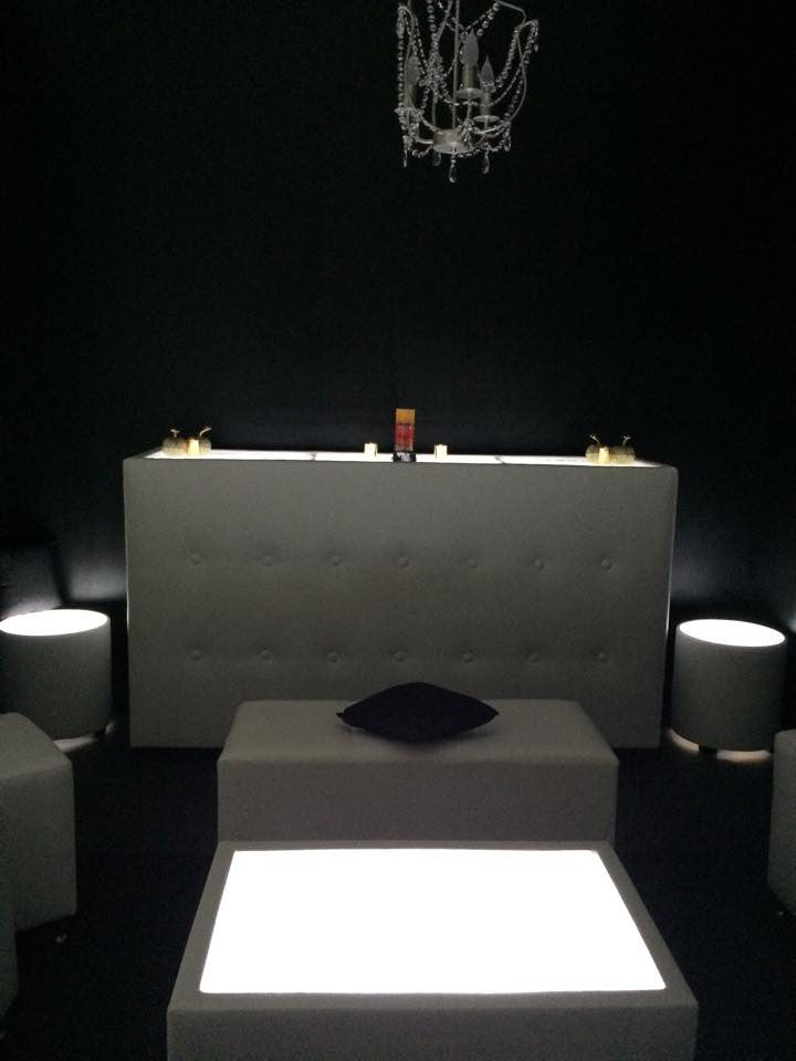 LED Lighted TUFED WHITE  BAR  6.5'