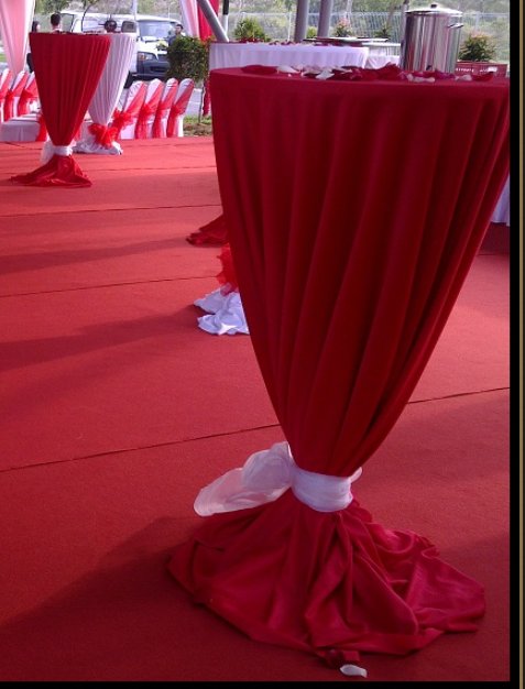 ONLY  RED Tablecloth 132" and BLACK tie